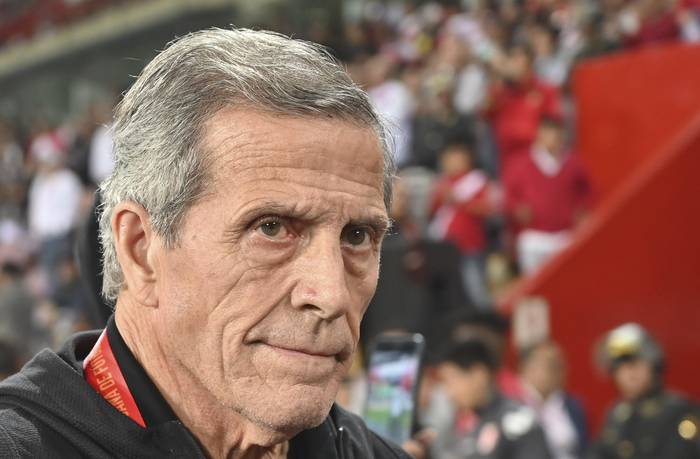 Óscar Washington Tabárez, previo al inicio del partido ante Perú, en el que está llegando a su juego número 200 al frente de la selección uruguaya. 


 · Foto: Cris Bouroncle, AFP