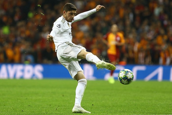 Federico Valverde, durante el partido Galatasaray - Real Madrid por el grupo A de la UEFA Champions League, en el estadio Ali Sami Yen Spor Komplesksi, en Estambul.



 · Foto: Gokhan Klicer, AFP