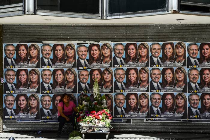 Los candidatos argentinos empapelaron la ciudad de Buenos Aires. · Foto: Ronaldo Schemidt, AFP
