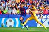 Rúben Vezo, de Levante, y Luis Suárez, de Barcelona, en el estadio Ciutat de Valencia, en Valencia. foto:
· Foto: José Jordan, AFP Rúben Vezo, de Levante, y Luis Suárez, de Barcelona, en el estadio Ciutat de Valencia, en Valencia. foto:
· Foto: José Jordan, AFP