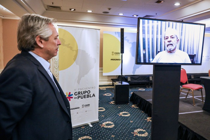 Luiz Inácio Lula da Silva participó, a través de un vídeo, en la inauguración de la segunda reunión del Grupo de Puebla. · Foto: Alejando Pagni, AFP