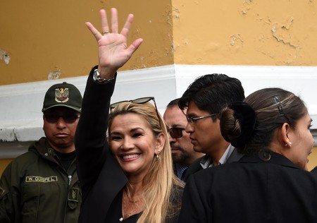 La vicepresidenta del Senado de Bolivia, Jeanine Anez, al llegar al edificio del Congreso en La Paz. · Foto: Aizar Raldes, AFP La vicepresidenta del Senado de Bolivia, Jeanine Anez, al llegar al edificio del Congreso en La Paz. · Foto: Aizar Raldes, AFP