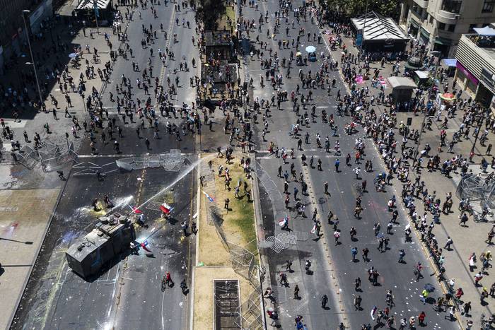 Manifestación en Santiago, el 12 de noviembre. · Foto: Javier Torres, AFP