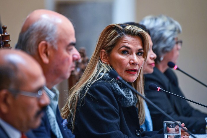 La presidenta interina boliviana, Jeanine Anez, durante una conferencia de prensa en La Paz. · Foto: Ronaldo Schemidt, AFP