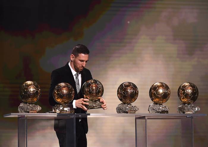 ​​Lionel Messi, tras ganar su sexto Balón de Oro, en el Teatro Chatelet de París. · Foto: Franck Fife, AFP