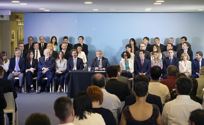 El presidente electo de Argentina, Alberto Fernández, durante la presentación del nuevo gabinete, ayer, en Buenos Aires. · Foto: Juan Mabromata,  AFP