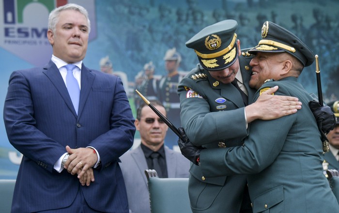 Iván Duque, Nicacio Martínez y Eduardo Zapateiro, durante la ceremonia de toma de posesión, en Bogotá
(archivo, diciembre de 2019). · Foto: Raúl Arboleda, AFP