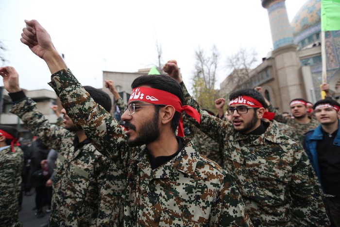 Guardias revolucionarios iraníes participan en una manifestación contra Estados Unidos. · Foto: Atta Kenare, AFP