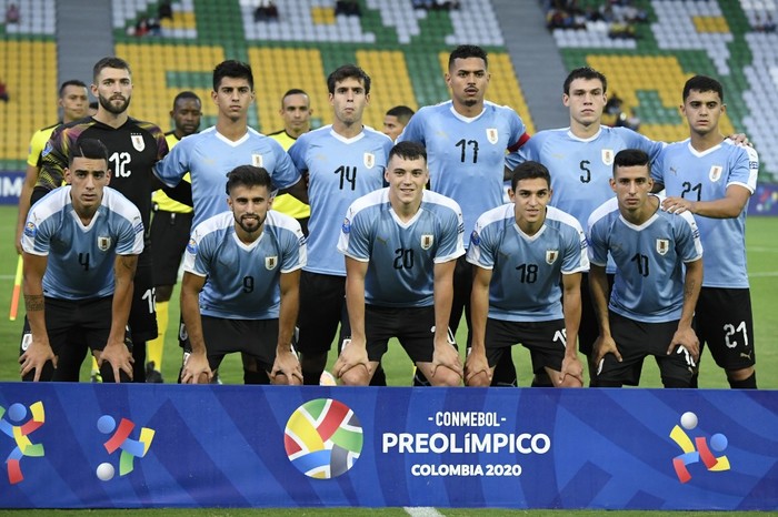 La selección uruguaya sub 23 antes de enfrentar a Perú. · Foto: Juan Barreto, AFP