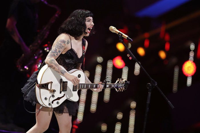 Mon Laferte, durante su actuación en el 61 ° Festival Internacional de la Canción de Viña del Mar, el 24 de febrero, en Chile. · Foto: Javier Torres, AFP