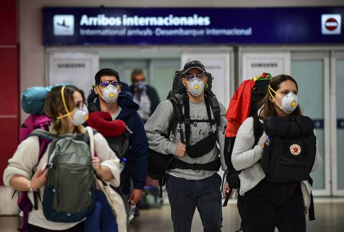 Aeropuerto Internacional de Ezeiza en Buenos Aires, este jueves. · Foto: Ronaldo Schemidt, AFP