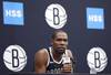 Kevin Durant, durante el día de la prensa de los Brooklyn Nets, en el centro de entrenamiento HSS, en Brooklyn, Nueva York. Foto: Mike Lawrie, Getty Images, AFP · Foto: Mike Lawrie, Getty Images, AFP
Kevin Durant, durante el día de la prensa de los Brooklyn Nets, en el centro de entrenamiento HSS, en Brooklyn, Nueva York. Foto: Mike Lawrie, Getty Images, AFP · Foto: Mike Lawrie, Getty Images, AFP