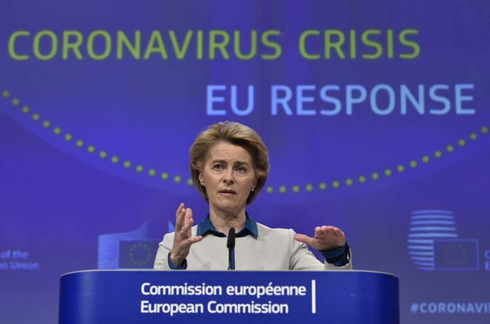 La presidenta de la Comisión Europea, Ursula von der Leyen, celebra una conferencia de prensa sobre la respuesta de la Unión Europea (UE) a la crisis COVID-19 en la sede de la UE en Bruselas el 15 de abril de 2020. John Thys / Pool / AFP.