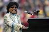 Little Richard durante un concierto en el entretiempo del partido los Cardenales de Louisville y los Broncos del Estado de Boise en el Liberty Bowl en Memphis, Tennessee, el 31 de diciembre de 2004. · Foto: Chris Stanford, Getty Images, AFP Little Richard durante un concierto en el entretiempo del partido los Cardenales de Louisville y los Broncos del Estado de Boise en el Liberty Bowl en Memphis, Tennessee, el 31 de diciembre de 2004. · Foto: Chris Stanford, Getty Images, AFP