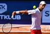 Novak Djokovic, durante un partido con Alexander Zverev, en el Adria Tour, el 14 de junio, en Belgrado, Serbia. · Foto: Andrej Isakovic, AFP Novak Djokovic, durante un partido con Alexander Zverev, en el Adria Tour, el 14 de junio, en Belgrado, Serbia. · Foto: Andrej Isakovic, AFP
