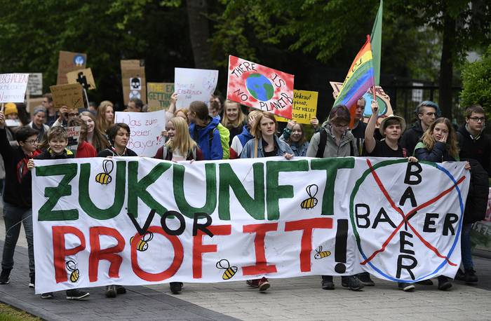 Manifestación, en Bonn, Alemania Occidental, donde fuera la reunión general anual de Bayer (archivo, abril de 2019).  · Foto: Ina Fassbender, AFP