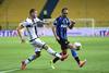 Dejan Kulusevski, de Parma, y Diego Godín, de Inter, durante el partido por la Serie A italiana, en el estadio Ennio-Tardini, en Parma.
· Foto: Miguel Medina, AFP. Dejan Kulusevski, de Parma, y Diego Godín, de Inter, durante el partido por la Serie A italiana, en el estadio Ennio-Tardini, en Parma.
· Foto: Miguel Medina, AFP.