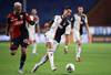 Cristiano Ronaldo, de Juventus, y Valon Behrami de Génova, este martes, en el estadio Luigi Ferraris, en Génovael coronavirus. · Foto: Miguel Medina, AFP. Cristiano Ronaldo, de Juventus, y Valon Behrami de Génova, este martes, en el estadio Luigi Ferraris, en Génovael coronavirus. · Foto: Miguel Medina, AFP.