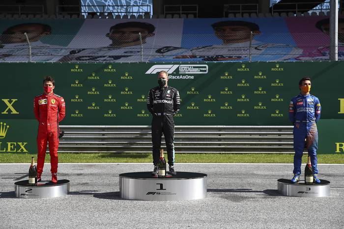 Charles Leclerc, Valtteri Bottas y Lando Norris, en el podio del Gran Premio de de Austria de Fórmula 1, en el circuito de Spielberg. Pool




 · Foto: Mark Thompson, AFP