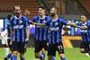Diego Godín, Alessandro Bastoni y Marcelo Brozovic, tras el segundo gol de Inter a Torino, en el estadio San Ciro, en Milán.
· Foto: Miguel Medina, AFP. Diego Godín, Alessandro Bastoni y Marcelo Brozovic, tras el segundo gol de Inter a Torino, en el estadio San Ciro, en Milán.
· Foto: Miguel Medina, AFP.