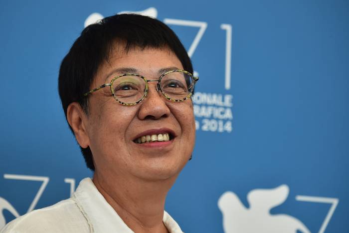 Ann Hui, posando durante el photocall de la película "Huangjin Shidai" (La Era Dorada) presentada fuera de competencia en el 71º Festival de Cine de Venecia en el Lido de Venecia. Foto: Gabriel Bouys / AFP.