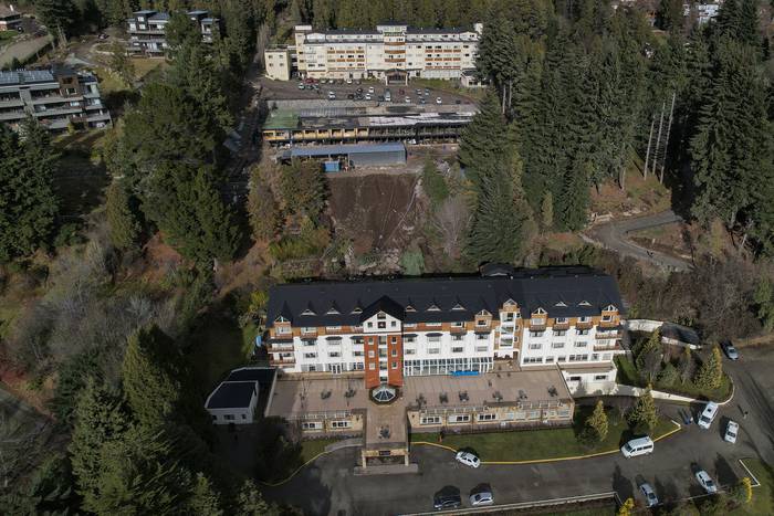 Sitio del deslizamiento de tierra en un hotel en San Carlos de Bariloche, el 7 de junio. · Foto: Francisco Ramos, AFP