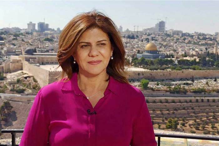 Shireen Abu Akleh, periodista de Al Jazeera, asesinada a tiros durante una redada israelí, en la ciudad cisjordana de Yenín (archivo, mayo de 2022). · Foto: Al Jazeera, AFP