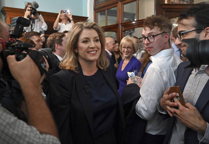 La diputada conservadora Penny Mordaunt, llega al acto de lanzamiento de su campaña para convertirse en líder del Partido, en Londres. · Foto: Justin Tallis, AFP