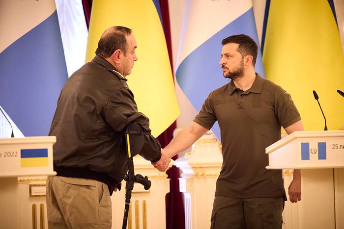 Volodímir Zelensky y Alejandro Giammattei, el 25 de julio en la ciudad de Kiev, Ucrania. · Foto: Servicio presidencial de Ucrania, AFP