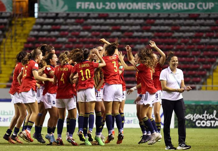 Las jugadoras de España luego del triunfo ante Países Bajos, por semifinales de la Copa Mundial Femenina Sub-20, el 25 de agosto, en el estadio Nacional de San José, en Costa Rica. · Foto: Randall Campos, AFP
