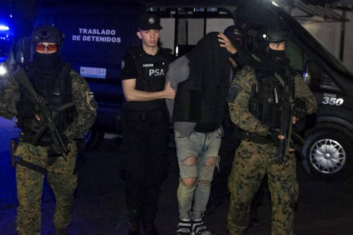 Foto difundida el 7 de septiembre de 2022 por la Policía de Seguridad Aeroportuaria (PSA) de Argentina del detenido Fernando Andrés Sabag Montiel. · Foto: Handout / PSA / AFP