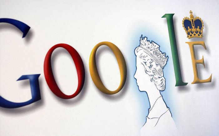 Logotipo de Google en la sede de la empresa en el Reino Unido. · Foto: AFP
