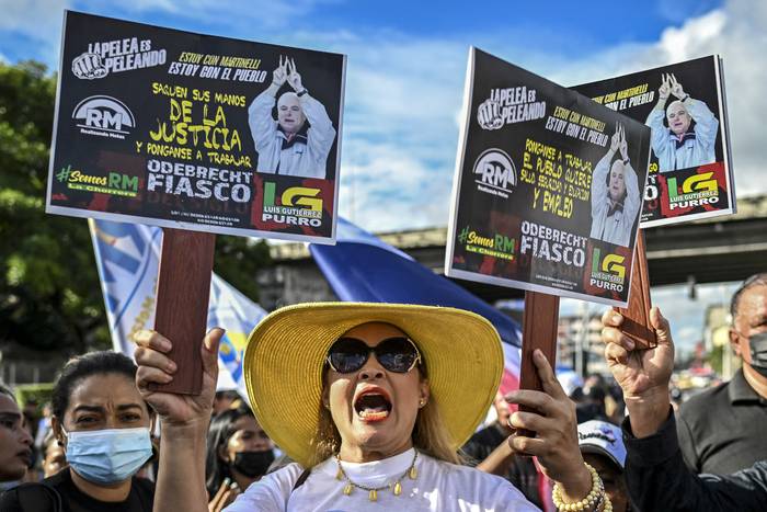 Movilización contra fiscales panameños que actúan en la causa Odebrecht, el 20 de setiembre de 2022. · Foto: Luis Acosta, AFP