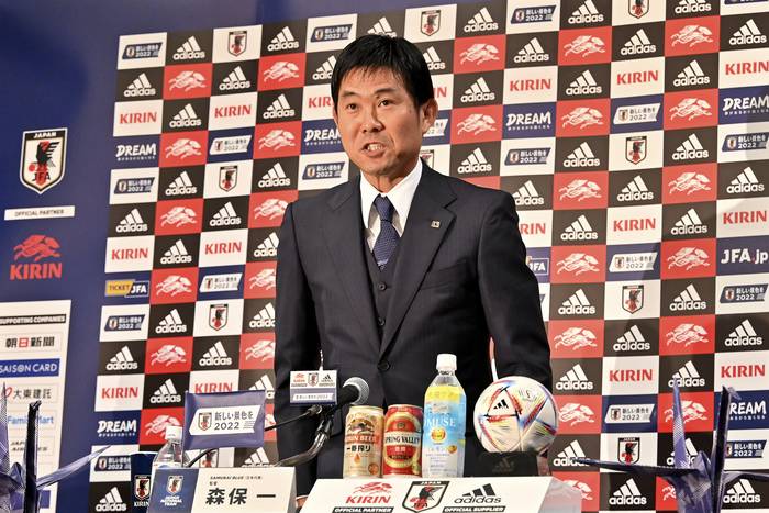 Hajime Moriyasu, director técnico de la selección de Japón al comienzo de la conferencia de prensa. · Foto: Richard A. Brooks, AFP