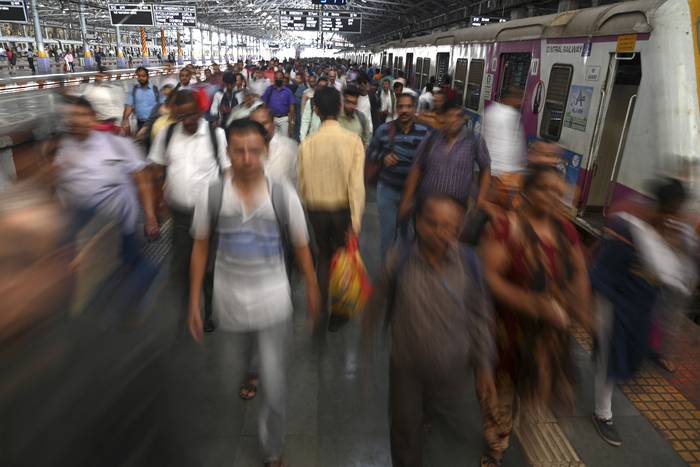 Estación de tren Chhatrapati Shivaji Maharai en Mumbai, India. · Foto: Indranil Mukherjee, AFP