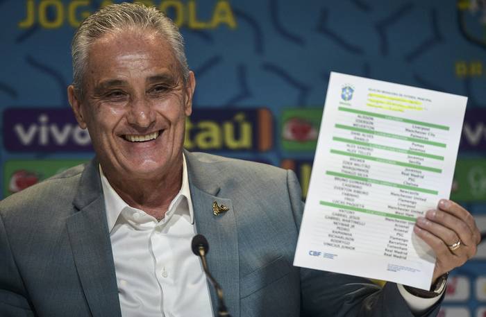 El entrenador de Brasil, Tite, durante la conferencia de prensa en la que anunció la lista de jugadores que integran la lista que va al mundial de Catar. · Foto: Carl de Souza, AFP