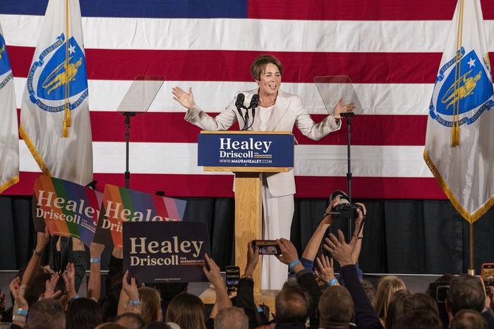 Maura Healey, gobernadora electa demócrata de Massachusetts, luego de la victoria, el 8 de noviembre, en Boston, Massachusetts. · Foto: José Prezioso, AFP