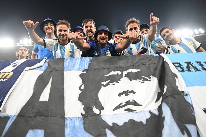Hinchas de Argentina, el 30 de noviembre, previo al partido ante Polonia, por el Grupo C de la Copa Mundial de Qatar 2022 en el Estadio 974 en Doha. · Foto:  Andrej Isakovic