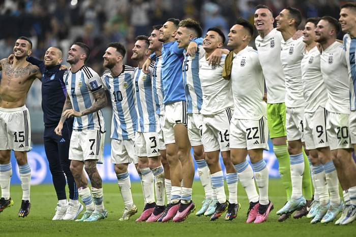 Los jugadores de Argentina tras vencer a Croacia y clasificar a la final de Qatar 2022. · Foto: Juan Mabromata,  AFP