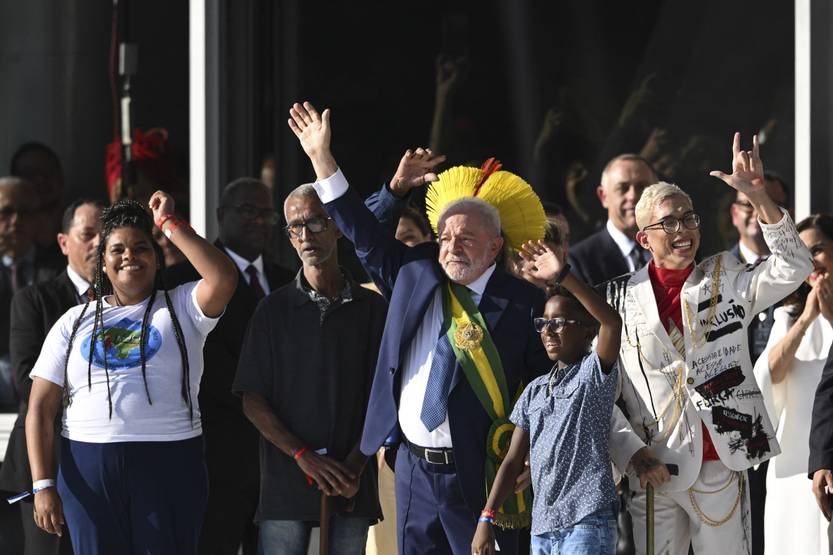 20230101 brasil lula con la banda