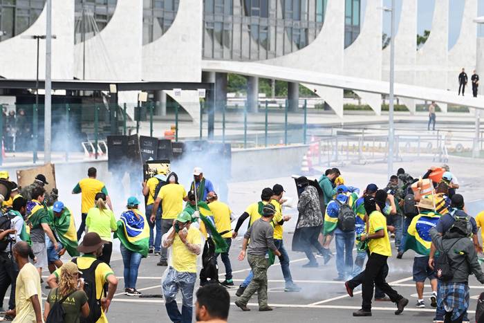 Partidarios de Jair Bolsonaro realizan una manifestación en la Explanada de los Ministerios, este domingo, en Brasilia. · Foto: Evaristo Sa, AFP