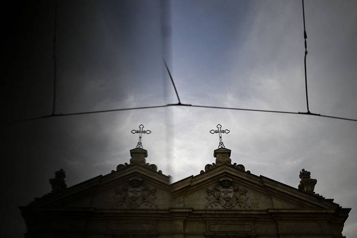 La fachada de una iglesia en Lisboa el 13 de febrero de 2023. · Foto: Patricia De Melo Moreira / AFP
