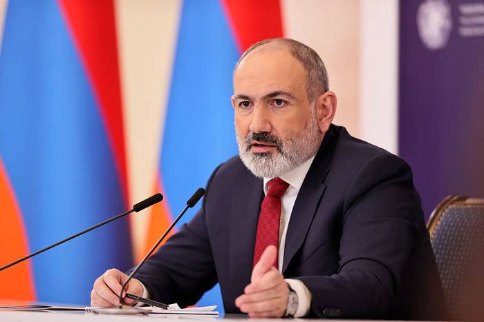 Nikol Pashinyan, primer ministro armenio, durante una conferencia de prensa, en Ereván (14.03.2023). · Foto: Gobierno armenio, AFP