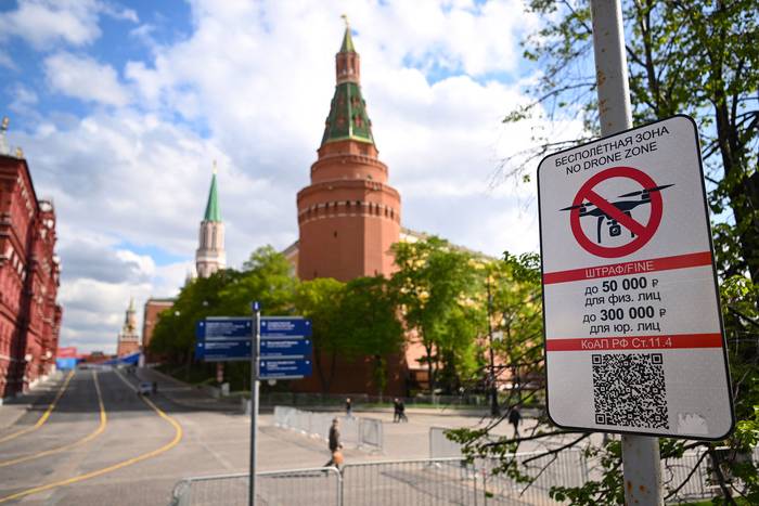 "Zona prohibida para drones" cerca del Kremlin en el centro de Moscú, el 3 de mayo. · Foto: Natalia Kolesnikova, AFP