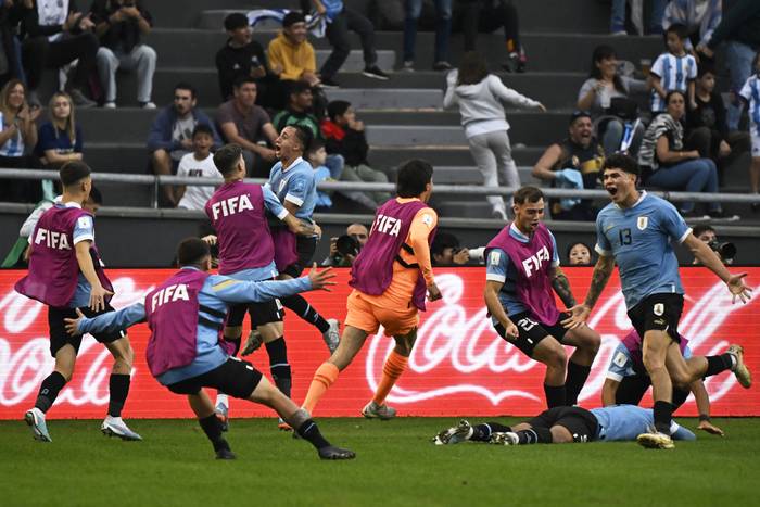 Los jugadores de Uruguay tras la victoria ante Israel. · Foto: Luis Robaya, AFP