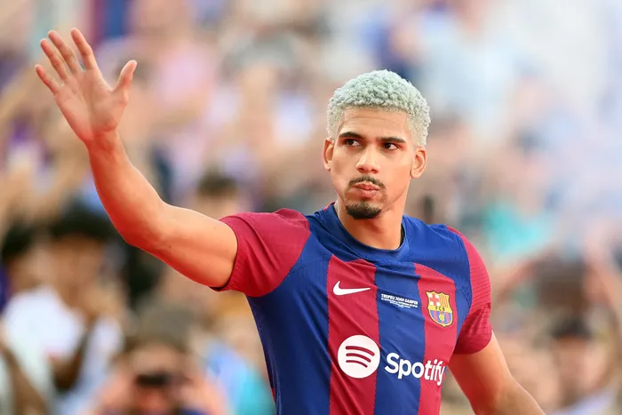 Ronald Araújo en el estadio Lluís Companys, en Barcelona (archivo). · Foto: Pau Barrena, AFP