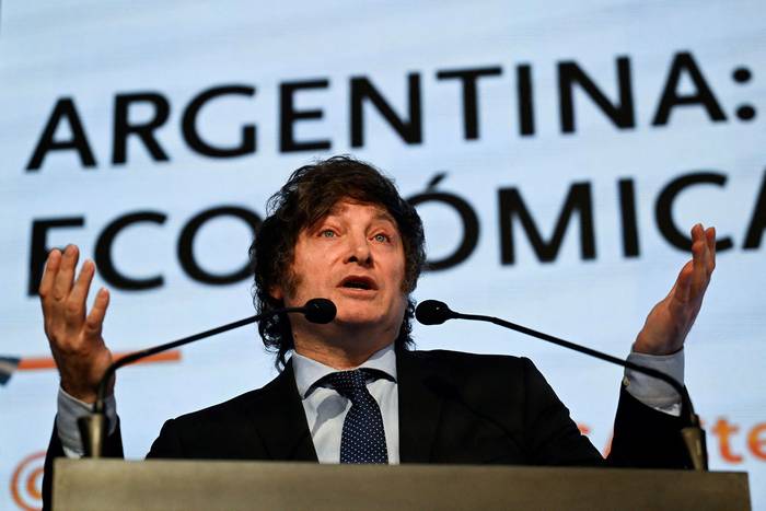 Javier Milei, durante el evento "2023 Ciudades Latinoamericanas: Conferencias Buenos Aires" (24.08.2023). · Foto: Luis Robayo, AFP