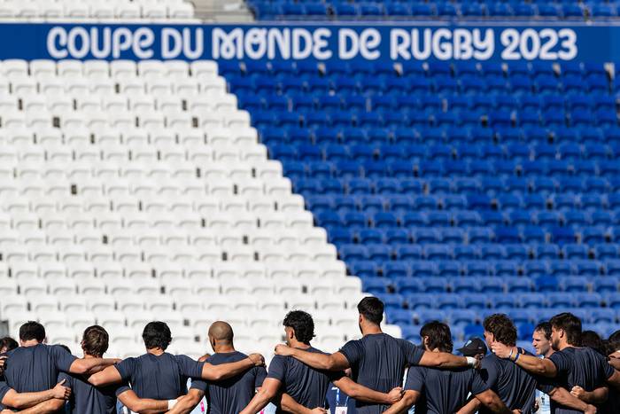 Jugadores de Uruguay, el 26 de setiembre, durante un entrenamiento en el estadio OL en Decines-Charpieu, cerca de Lyon. · Foto: Sébastien Bozon / AFP