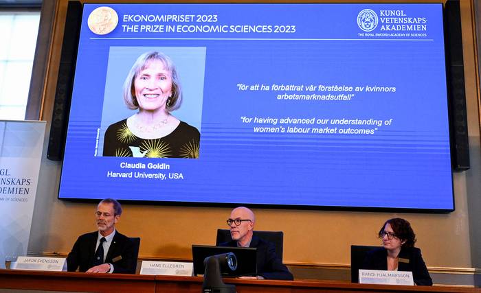 Claudia Goldin, ganadora del Premio de Ciencias Económicas en Memoria de Alfred Nobel 2023, durante una conferencia de prensa en la Real Academia Sueca de Ciencias, el 9 de octubre en Estocolmo, Suecia. Foto: Jonathan Nackstrand, AFP