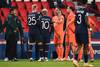 Deniz Turuc de Istanbul y Neymar y Bakker de PSG, luego de la suspención del partido debido a un insulto racista. El 8 de diciembre en Paris.
· Foto: Franck Fife Deniz Turuc de Istanbul y Neymar y Bakker de PSG, luego de la suspención del partido debido a un insulto racista. El 8 de diciembre en Paris.
· Foto: Franck Fife